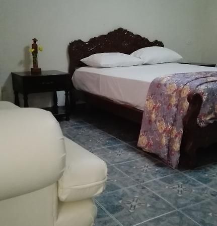 Residencial El Sol De Los Pinos Bed and Breakfast Trujillo Exterior foto