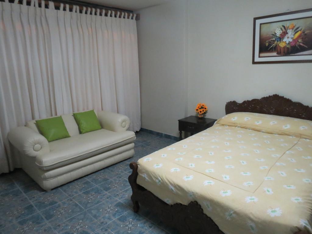 Residencial El Sol De Los Pinos Bed and Breakfast Trujillo Exterior foto