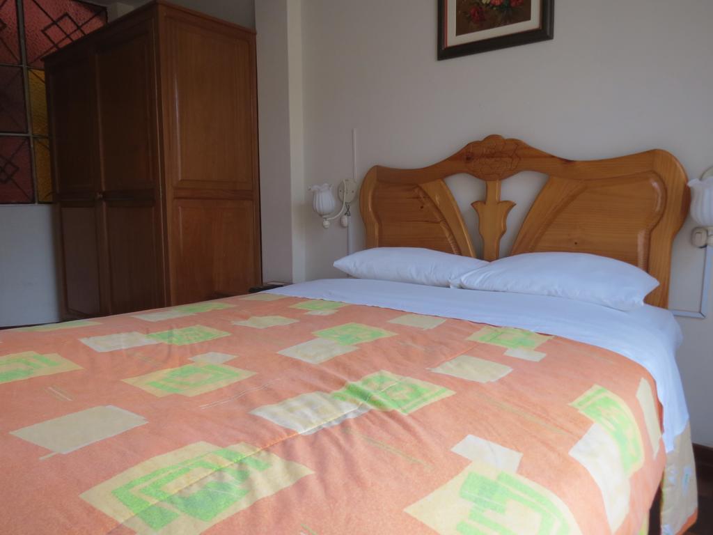 Residencial El Sol De Los Pinos Bed and Breakfast Trujillo Exterior foto