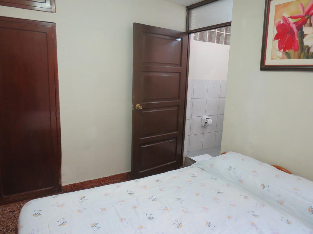 Residencial El Sol De Los Pinos Bed and Breakfast Trujillo Exterior foto