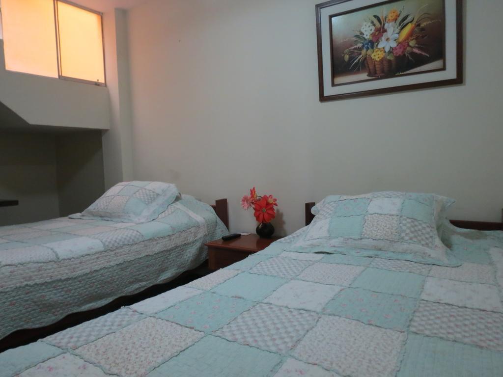Residencial El Sol De Los Pinos Bed and Breakfast Trujillo Exterior foto
