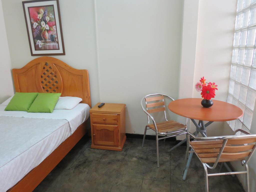 Residencial El Sol De Los Pinos Bed and Breakfast Trujillo Exterior foto