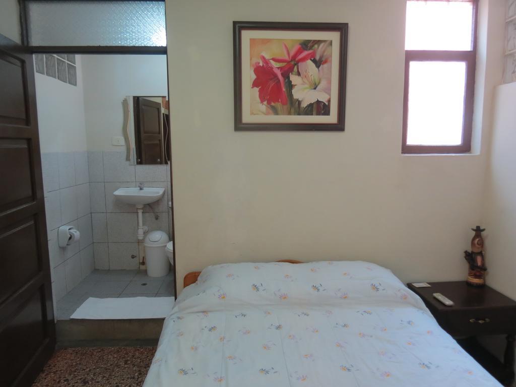 Residencial El Sol De Los Pinos Bed and Breakfast Trujillo Exterior foto