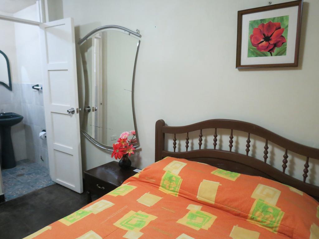 Residencial El Sol De Los Pinos Bed and Breakfast Trujillo Exterior foto