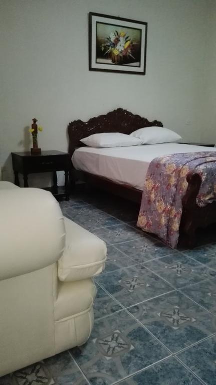 Residencial El Sol De Los Pinos Bed and Breakfast Trujillo Exterior foto