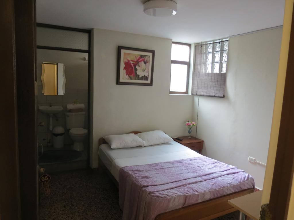 Residencial El Sol De Los Pinos Bed and Breakfast Trujillo Exterior foto