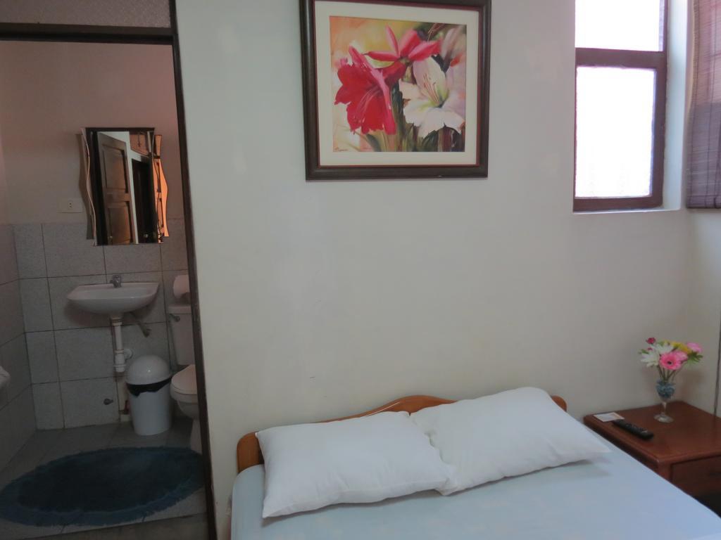 Residencial El Sol De Los Pinos Bed and Breakfast Trujillo Exterior foto