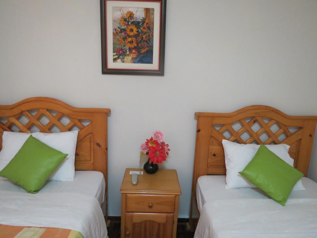 Residencial El Sol De Los Pinos Bed and Breakfast Trujillo Exterior foto