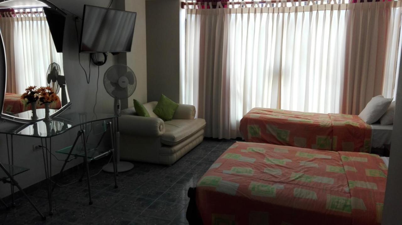 Residencial El Sol De Los Pinos Bed and Breakfast Trujillo Exterior foto